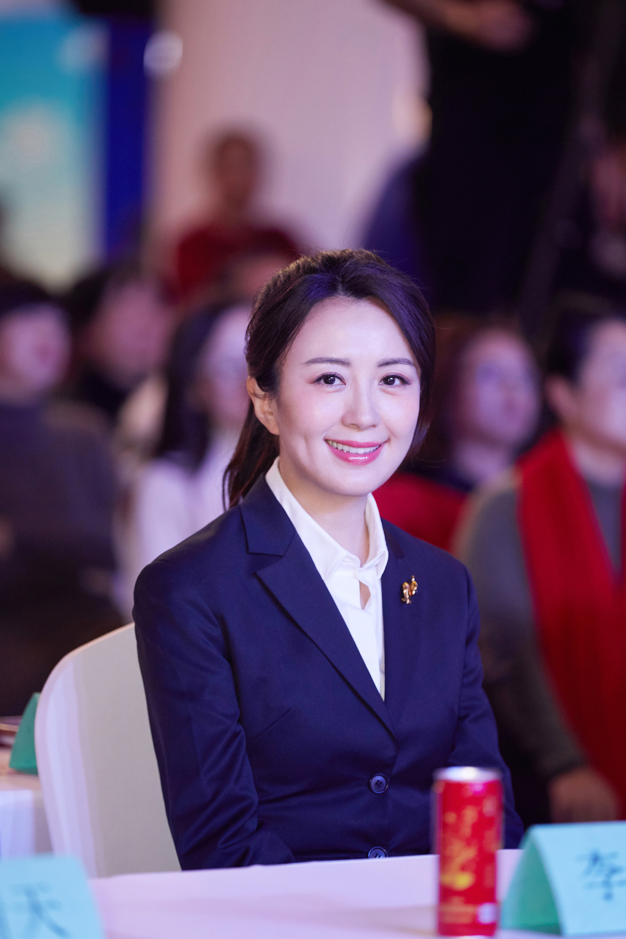 杨童舒低调公益路再获肯定 “阳光爱心大使”助力希望|大使|杨童舒|公益_新浪新闻