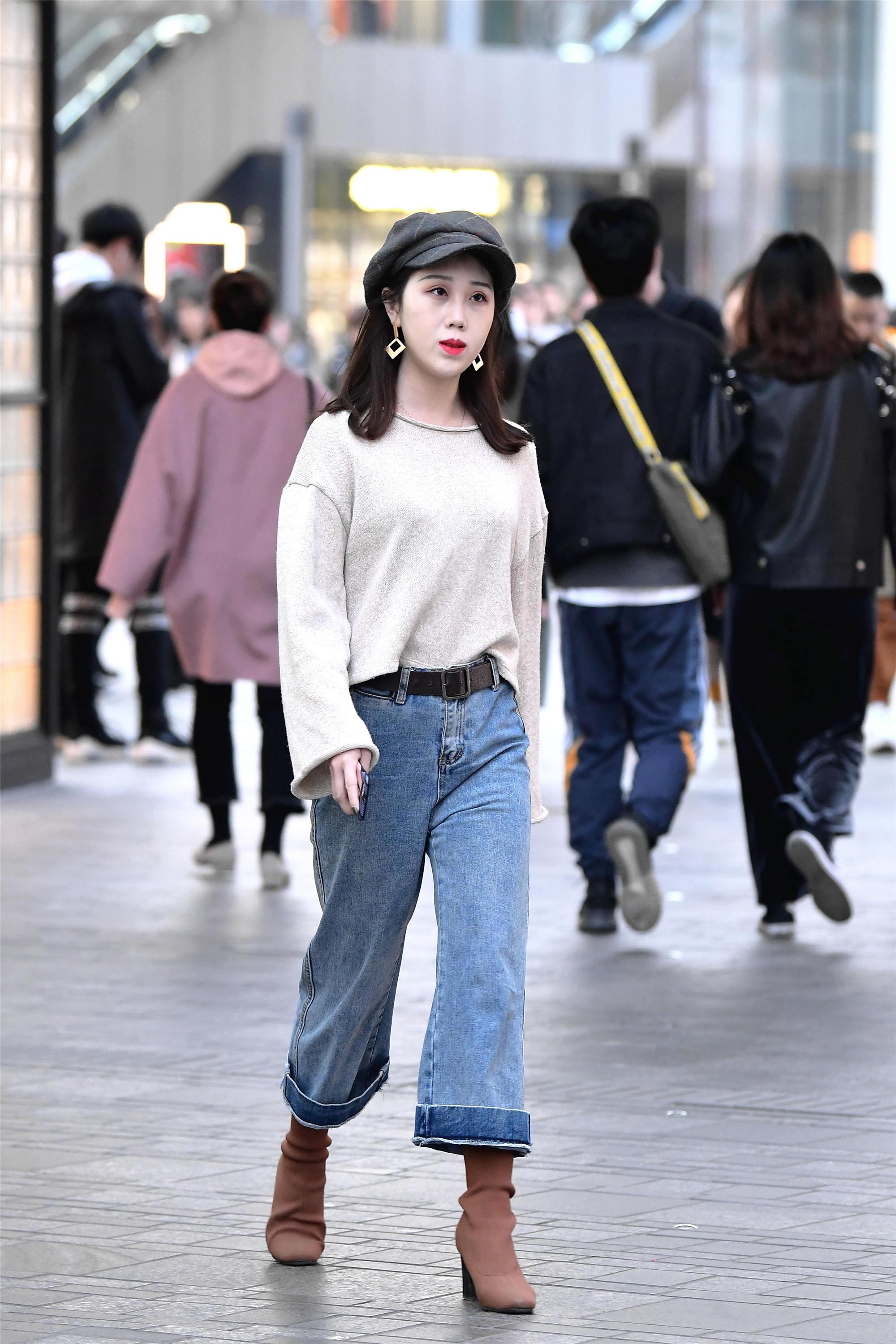 春天穿着直筒牛仔裤搭配简单不挑身材还简约大气