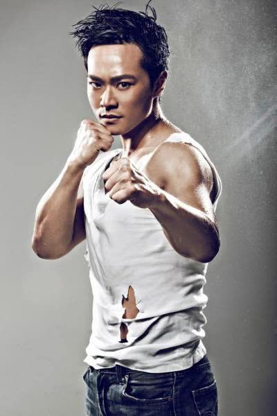 他是中国最早的童星之一,长大后鲜有作品,如今收获爱情女友很美