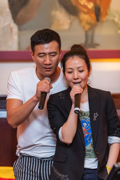 胡军话剧香港站圆满成功 庆功宴成大型追星现场|关锦鹏|刘莉莉|胡军