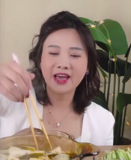 大胃王密子君近况曝光意外撞脸杜海涛