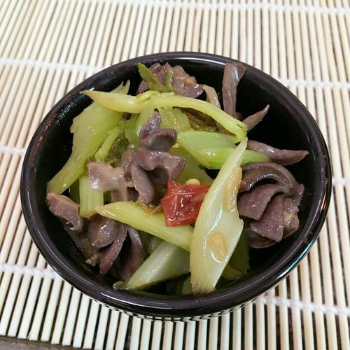热菜之"鸡肾炒西芹"