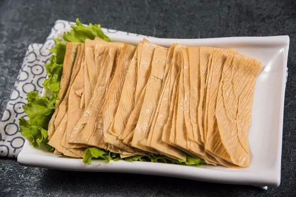 你知道豆腐皮、千张、腐竹的区别吗?千张豆腐皮怎么炒好吃?