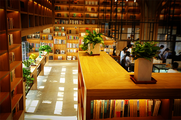 国庆假期新添好去处,武汉首家森林书店"时见鹿"盛大开业