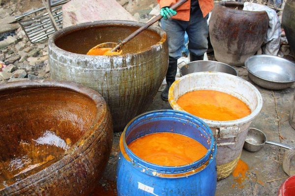 辨别地沟油,只需一个大蒜子,几分钟辨别地沟油,知道就是赚到