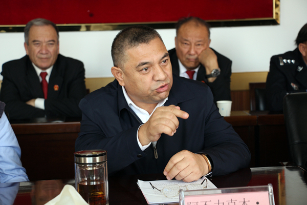 喀什中院党组成员,副院长李林主持会议,党组副书记,院长阿不力克木·