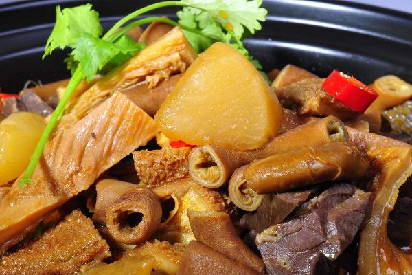 煲牛杂时,老厨娘说漏嘴:加入几香辣,保证做出美味,可口不油腻