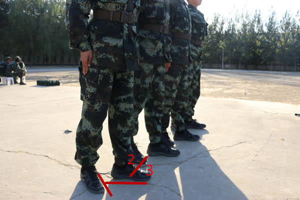 新兵连——“强迫症患者”的“治愈地”|央视网|强迫症|军姿_新浪军事_新浪网
