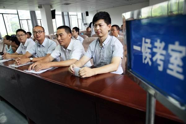 为什么有些年轻人把考公务员当作理想和个人荣誉你怎么看