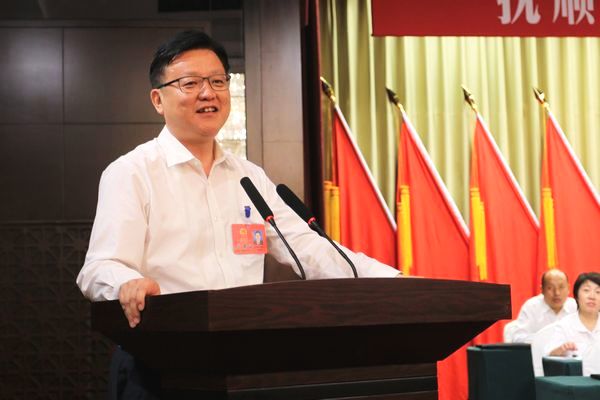 一个月才31岁,从此,他的仕途如虎添翼,当月,他就被任命为法库县副县长