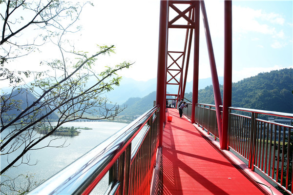 元旦假期到英德宝晶宫乘坐狮子山天梯,呐喊新年幸福