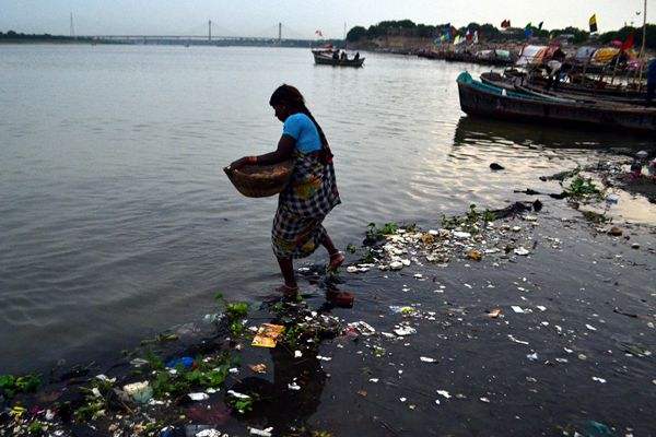 脏的厕所,每天解决上万人的粪便,当地人还喝这里的水|粪便|恒河|河流