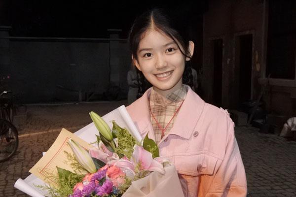 《大江大河》和王凯对戏有模有样的小演员梁思申,现代装这么漂亮