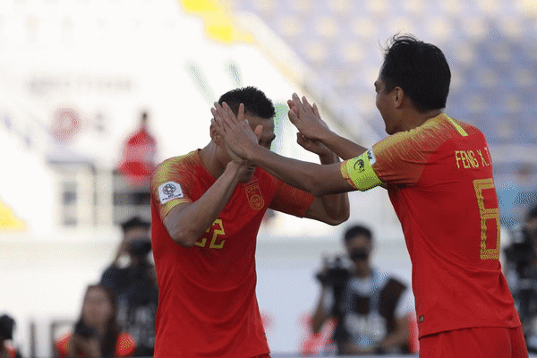 里皮发怒,对手送礼,大宝进球,武磊伤退……国足跌宕起伏的首胜