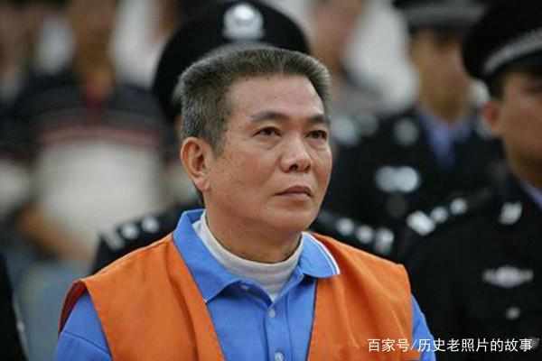 村民称他"活菩萨",却不知是冰毒大王,一仓库产品就能成首富!