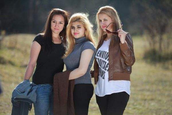 为何瑞典美女到中国旅游后,觉得中国人很穷,还说:很缺钱吗?