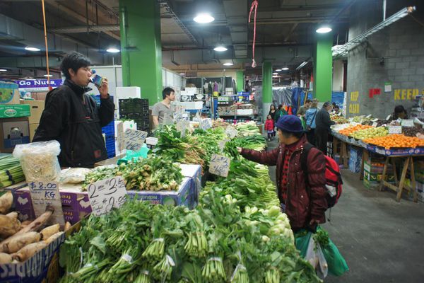 欧美人对东方菜市场的评价 日本整洁 印度脏乱 中国只有一个字