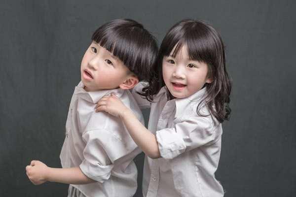 心理测试:测你怀孕生龙凤胎的几率大不大?4对萌娃,哪对最可爱