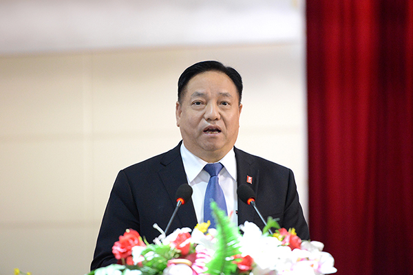 正文            集团副董事长,浙江公司董事长郑经洁在大会致辞中,向