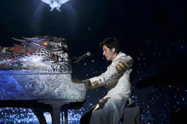 王力宏龙的传人演唱会:卖力嗨到裤子掉了,引女粉丝尖叫