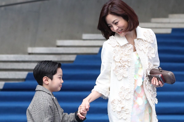 2.2-盛世大厦和刚下班的银行员工最新版老版本app