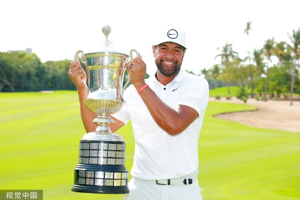 "cf孙尚香坐在钢筋上"照片正能量满满