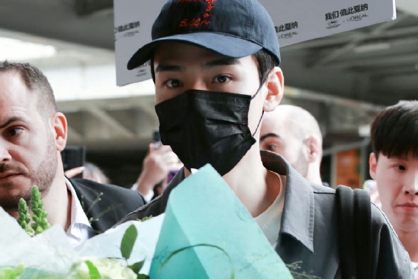 科技视野-""-日本财务大臣：日元快速贬值显然并非基本面驱动