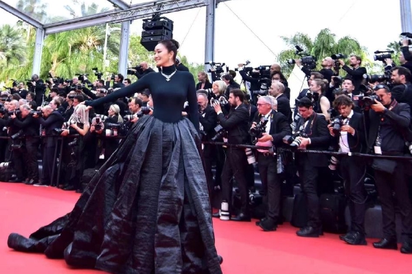 文化新闻-""-华友钴业业绩大增背后：钴镍撑盘，，，，，，风险暗涌