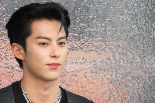 速报-""-A股整体低开，，，军工股走强