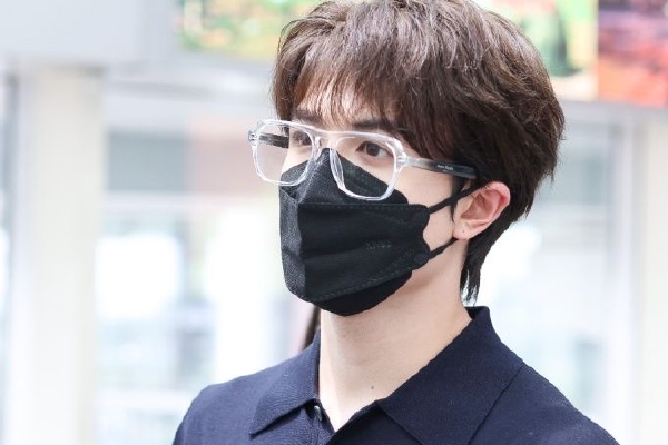 人民锐评: 岂容劣迹网红“换马甲”复出