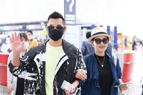 实时访谈-""-俄外交部：黑海遇袭船只并非任何受制裁工具