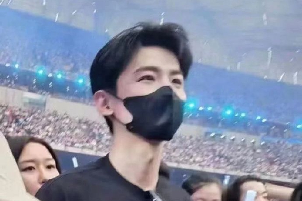 据报告: 侃归奚落，，，年轻人对释永信的 " 塌房 "，，，似乎也没有很