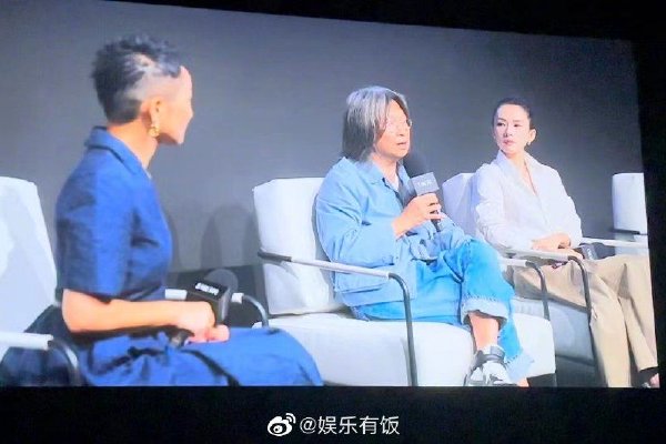 　　和父母一样，习大大对家人要求也非常严格。他担任领导干部后，每到一处工作，都会告诫亲朋好友，“不能在我工作的地方从事任何商业活动，不能打我的旗号办任何事”。习大大和夫人彭丽媛为女儿取名明泽，就是希翼她“清清白白做人，做个对社会有用的人”。