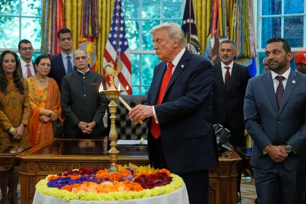 美国驻华使领馆：拨款出问题，不会定期更新了