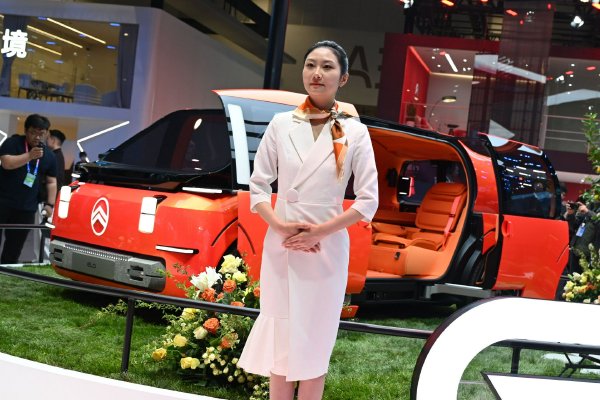 ��˹�ٸ۹ɽ���ʽ���У�������������������ҵ��е����ͷ����ȫ����ƪ��