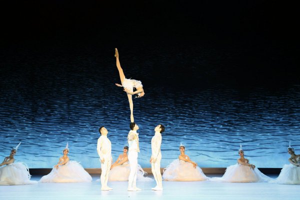 ����Ǵ�¥���ϡ���Ӧ��Σ������ǩ��Anthropic ����������