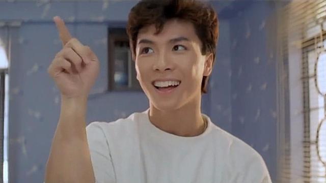 年轻时的甄子丹是这样起床的,边跳80年代霹雳舞边穿衣