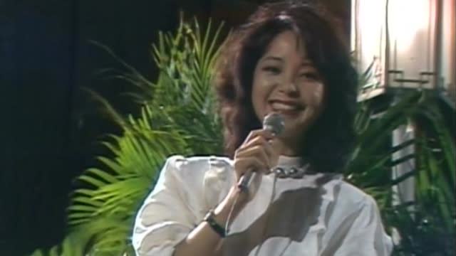 日本人千昌夫演唱一首日本歌曲《北国之春》,