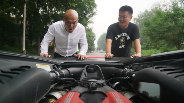 逗斗车讯 好消息,法拉利全系车型降价了,比如我们之前拍的那辆488.