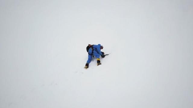 登山者在喜马拉雅山上失踪36小时后被无人机找到