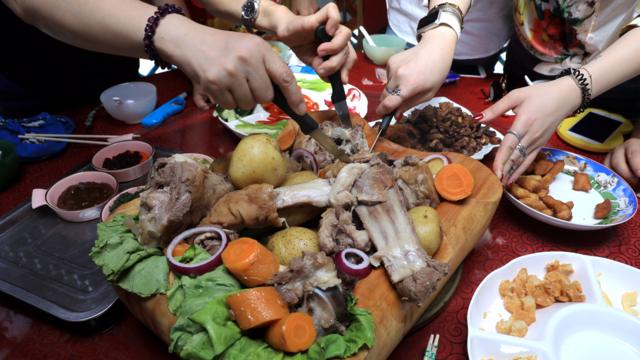 蘸着野韭菜花吃更香