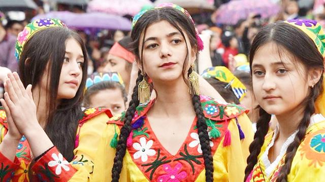 中国唯一的白种人民族:美女数不胜数,但就是不与外地人通婚