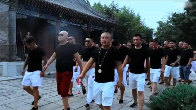 刘海龙因此被网友指认为是"天安社"的核心成员,在网上流传的"天安社"