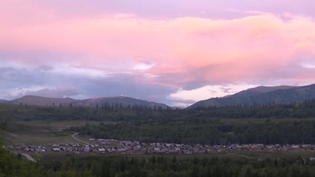 清晨的禾木,小桥流水,炊烟袅袅猜猜这是什么乐