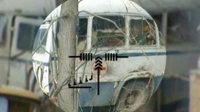 俄罗斯电影《炼狱》片段,车臣女狙击手枪法了