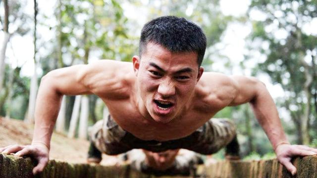 军队体能锻炼的标准到底是什么样?俯卧撑多少个是标准?