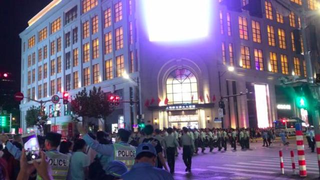 上海武警人肉红灯
