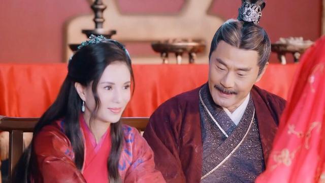 斗破苍穹李若彤饰演男主的妈, 虽有岁月痕迹, 仍是优雅老去的美人