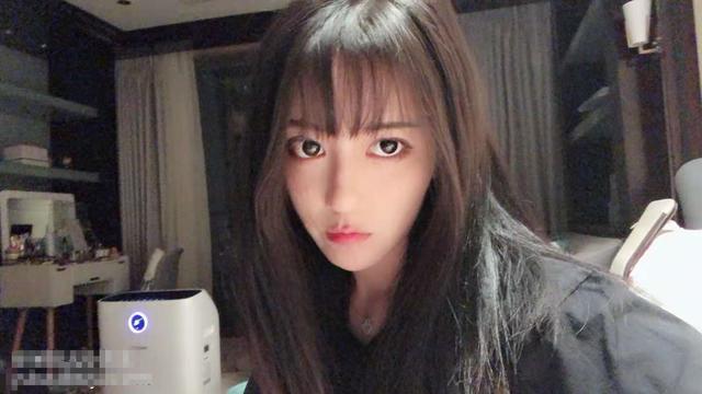 斗鱼天才吃鸡少女呆妹儿病一好就开始浪按个脚还要跟粉丝炫耀