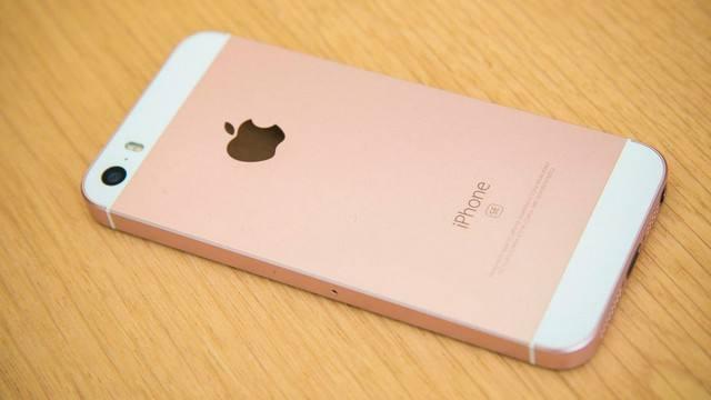 性能上iphone se搭载了和iphone 6s plus一样的a9处理器.